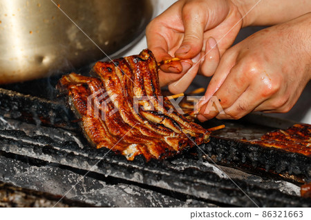 Cooking eel kabayaki Cooking eel kabayaki 86321663