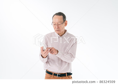 計算的資深男性計算器 計算的資深男性計算器 86324509