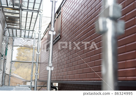 Construction site scaffolding Construction site scaffolding 86324995