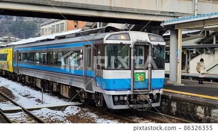 JR 四國 Kiha 185 系列特快 Tsurugisan / Uzushio 86326355