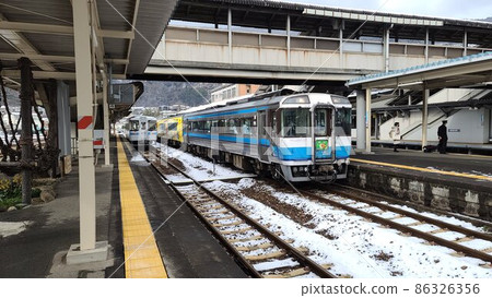 JR 四國 Kiha 185 系列特快 Tsurugisan / Uzushio JR 四國 Kiha 185 系列特快 Tsurugisan / Uzushio 86326356