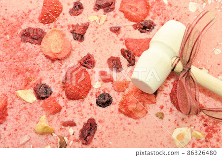Strawberry chocolate split with a hammer 86326480