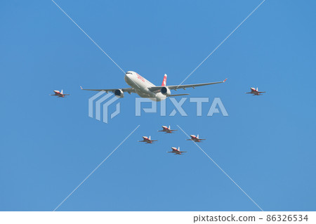 Swissair Airbus A330 and Swiss Air Force "Patroille Switzerland" formation flight Swissair Airbus A330 and Swiss Air Force "Patroille Switzerland" formation flight 86326534