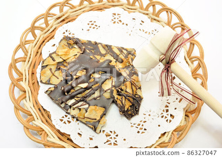 Split chocolate 86327047