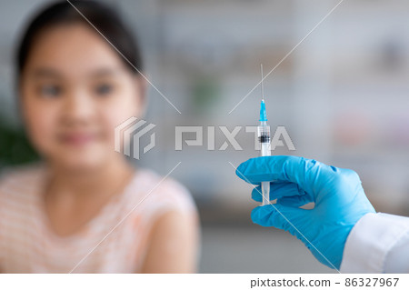 Unrecognizable doctor making vaccination for asian child Unrecognizable doctor making vaccination for asian child 86327967