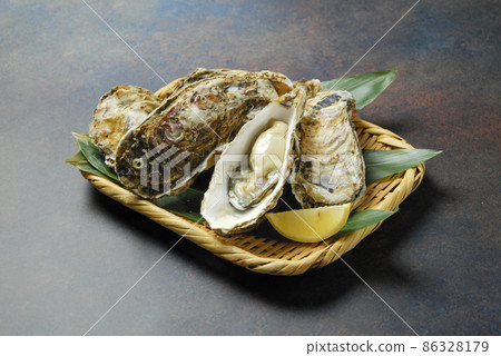 許多新鮮的去殼生牡蠣 86328179