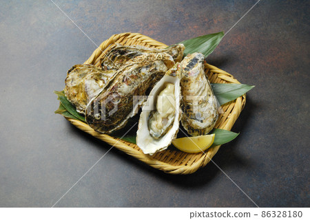 許多新鮮的去殼生牡蠣 86328180