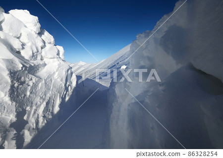 deep snow deep snow 86328254
