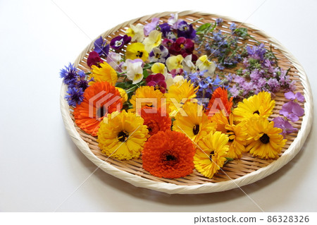 Colorful edible flowers that herald spring Colorful edible flowers that herald spring 86328326