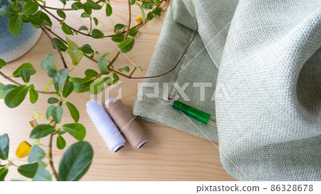 Cutting thread with a ripper Sewing image 86328678