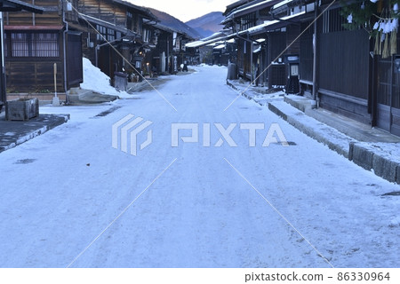 [Shiojiri City, Nagano Prefecture] Townscape of Narai-juku 86330964