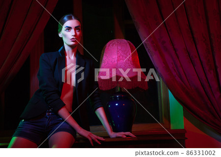 The image of a beautiful fashion woman The image of a beautiful fashion woman 86331002