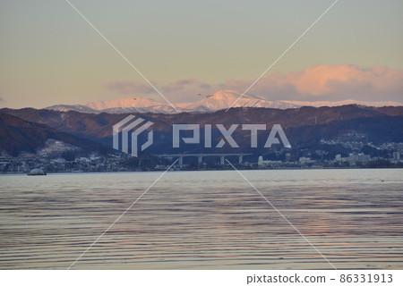 [Suwa City, Nagano] Morning at Lake Suwa 86331913