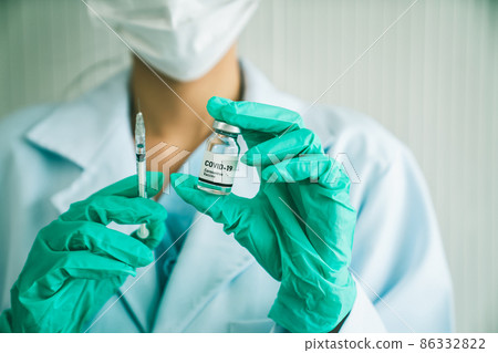 Skillful doctor prepare vaccine proficiently before injection Skillful doctor prepare vaccine proficiently before injection 86332822