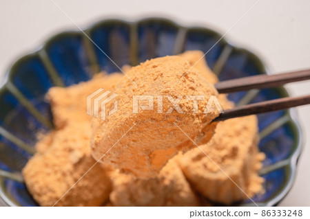 Warabimochi  86333248