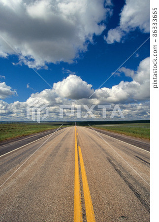 Clouds and highway scenery 86333665