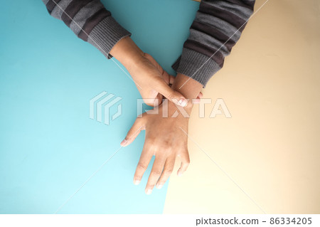 man suffering pain in hand top view  86334205