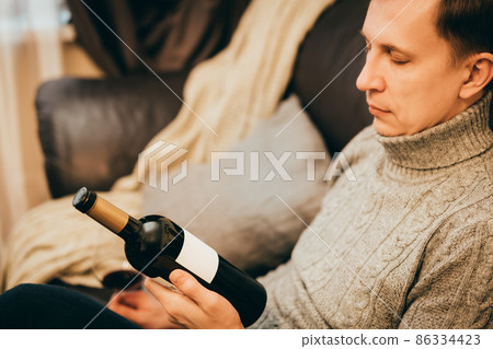 Man holding a wine bottle 86334423