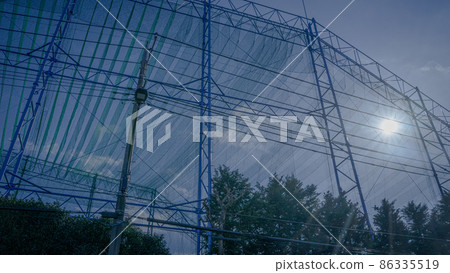 照亮藍天和練習場的陽光 86335519