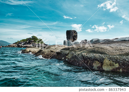 Seascape view of the beautiful Andaman sea around Koh Lipe island 86337943