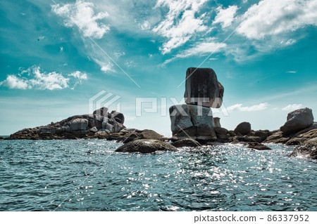 Seascape view of the beautiful Andaman sea around Koh Lipe island Seascape view of the beautiful Andaman sea around Koh Lipe island 86337952