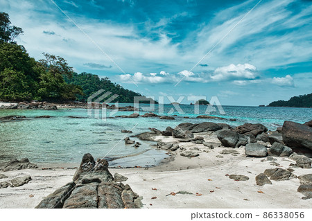 Seascape view of the beautiful Andaman sea around Koh Lipe island Seascape view of the beautiful Andaman sea around Koh Lipe island 86338056