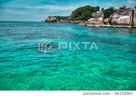 Seascape view of the beautiful Andaman sea around Koh Lipe island 86338065