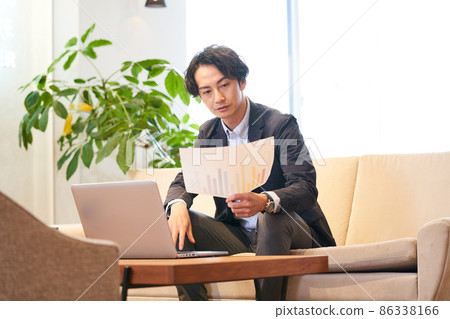 Young men free address telework cafe coworking share office Young men free address telework cafe coworking share office 86338166