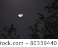 這是從山上看到的月亮。 86339440