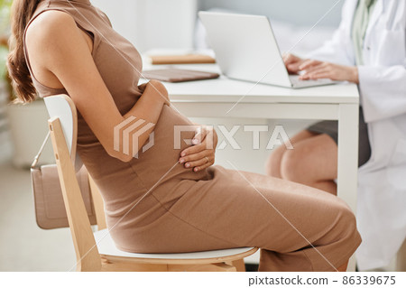 Woman visiting her gynecologist in clinic 86339675