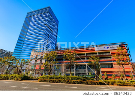 Urban scenery of Toyosu 2-chome, Koto-ku, Tokyo LaLaport Toyosu and Toyosu Bayside Cross Tower 86343423