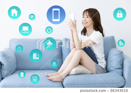 年輕女性物聯網形象 年輕女性物聯網形象 86343638