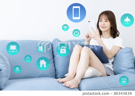 年輕女性物聯網形象 年輕女性物聯網形象 86343639