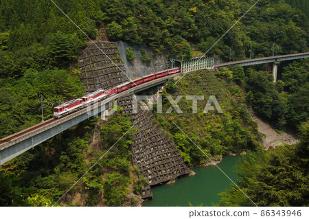 Railway Oigawa Railway Ikawa Line train that crosses Japan's steepest slope with an Abt-type locomotive_2013/8/15 86343946