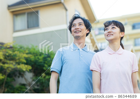 Staff standing in a residential area 86344689