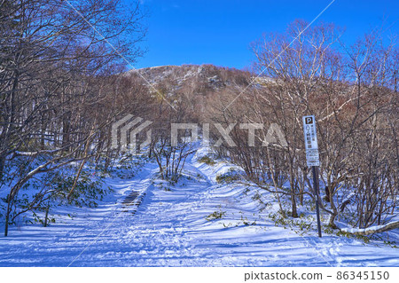 冬季從群馬縣赤城山的八丁峠（地藏山）眺望地藏山 86345150