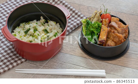 Round lunch box lunch box (lunch box) Pork tatsutaage, matted Round lunch box lunch box (lunch box) Pork tatsutaage, matted 86345513