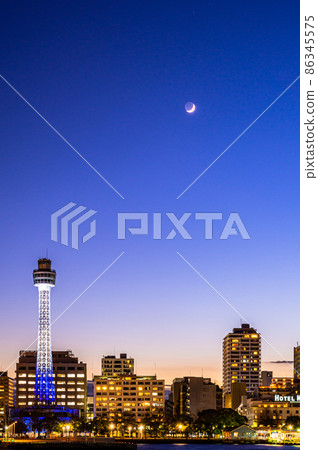 山下公園新月和橫濱日落，橫濱魔術時刻 86345575