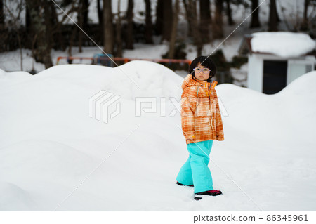 Parents and children playing in the snow 86345961