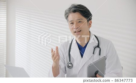 Medical image White coat Middle man 86347773