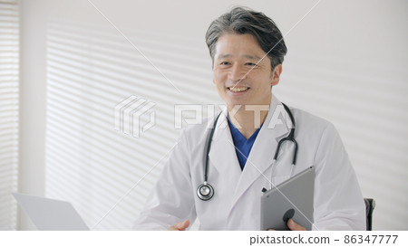 Medical image White coat Middle man 86347777