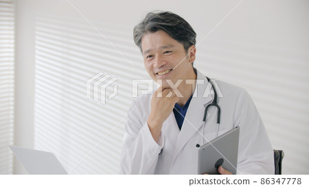 Medical image White coat Middle man 86347778