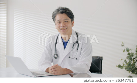 Medical image White coat Middle man 86347791
