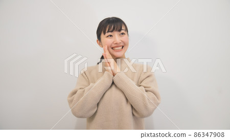 Young woman with happy delusions 86347908