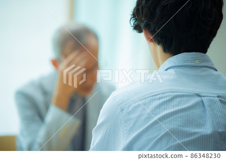 標題 老人和年輕人談話 86348230