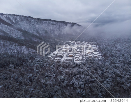 深山森林中的村莊 深山森林中的村莊 86348944