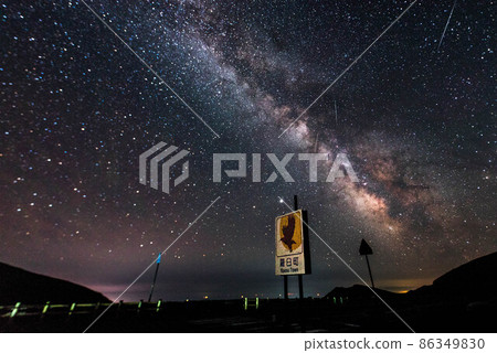 [Hokkaido] Starry sky at Shiretoko Pass 86349830