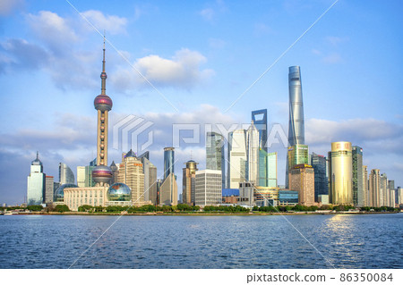 從上海最大寫字樓浦東陸家嘴（浦東陸家嘴）外灘看 86350084