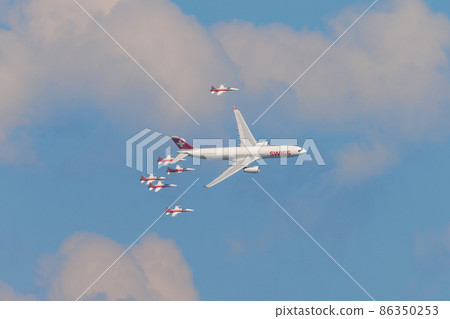 Swissair Airbus A330 and Swiss Air Force "Patroille Switzerland" formation flight Swissair Airbus A330 and Swiss Air Force "Patroille Switzerland" formation flight 86350253
