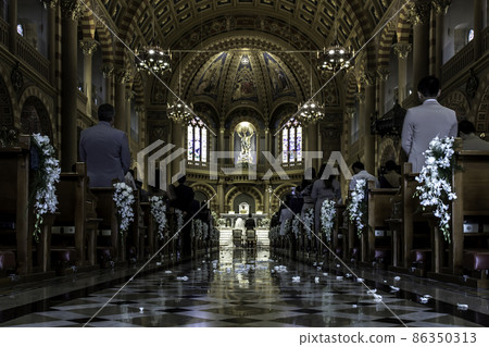 Priest celebrate wedding mass for the Bride and groom at the church. Priest celebrate wedding mass for the Bride and groom at the church. 86350313
